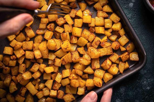 A pan with small fried potato cubes of about 1cm side length, looking very crisp and tasty.